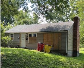 332 N Cedar Avenue, Independence, MO 64053