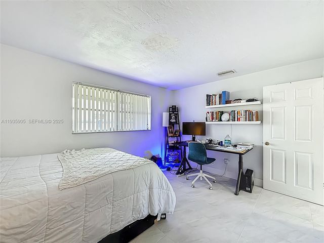 2223 Liberty St, Hollywood, FL 33020