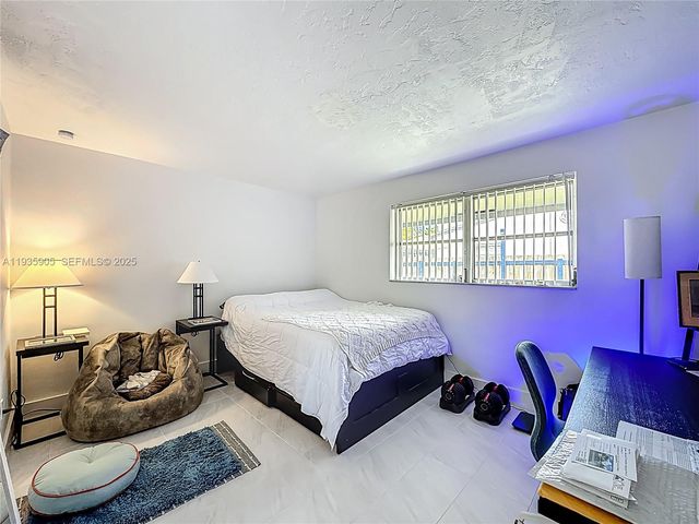 2223 Liberty St, Hollywood, FL 33020