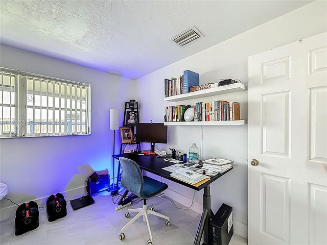 2223 Liberty St, Hollywood, FL 33020