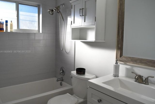 2223 Liberty St, Hollywood, FL 33020