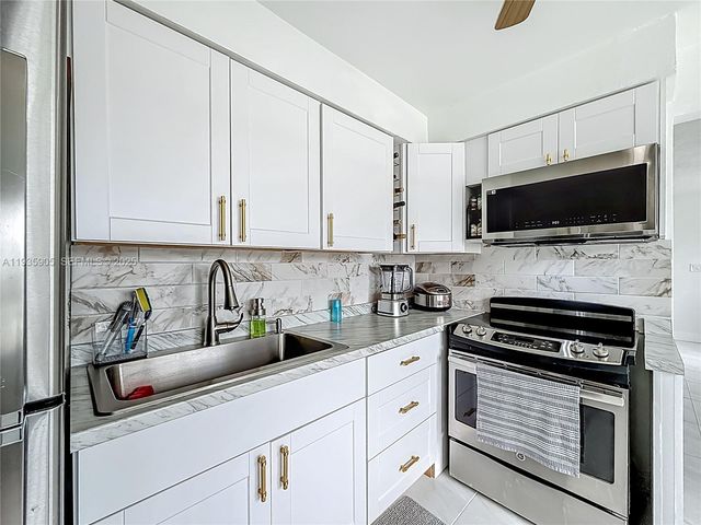 2223 Liberty St, Hollywood, FL 33020