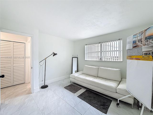 2223 Liberty St, Hollywood, FL 33020