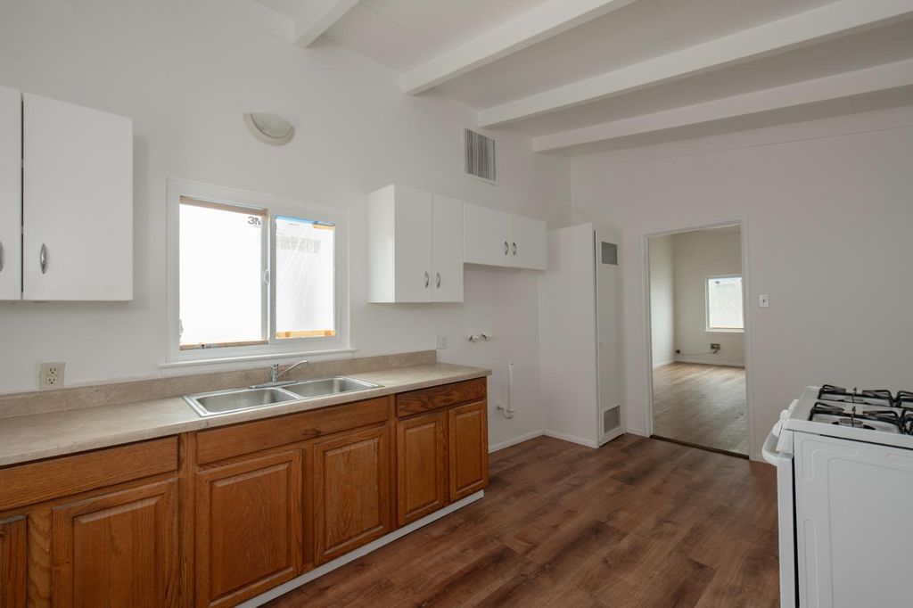 Image 12 of property listing at 2108 E Sussex Way, Fresno, CA 93726