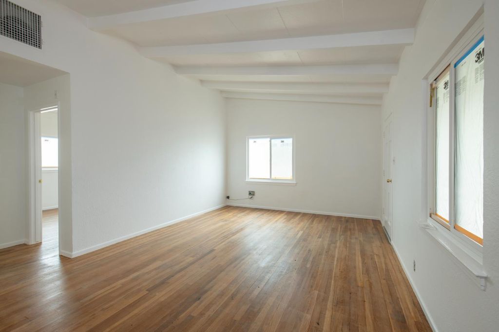 Image 13 of property listing at 2108 E Sussex Way, Fresno, CA 93726