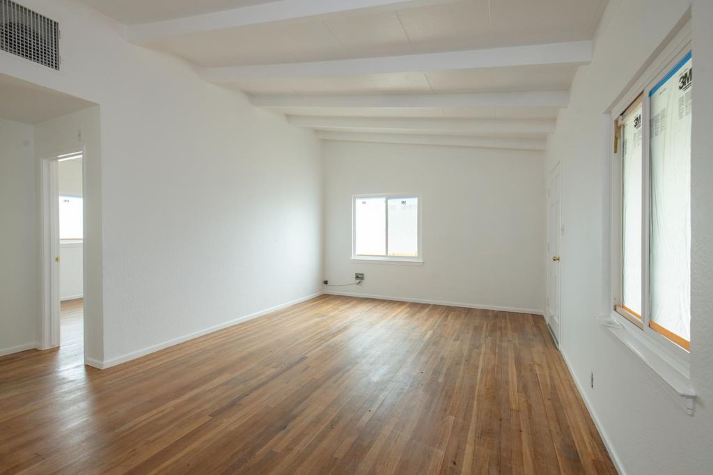 Image 14 of property listing at 2108 E Sussex Way, Fresno, CA 93726