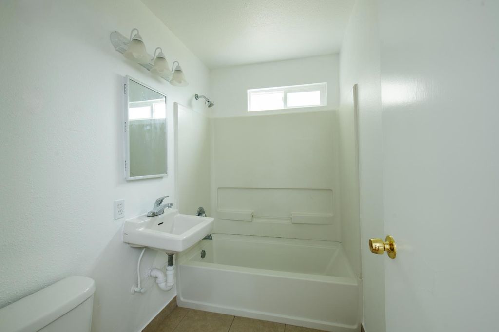 Image 15 of property listing at 2108 E Sussex Way, Fresno, CA 93726