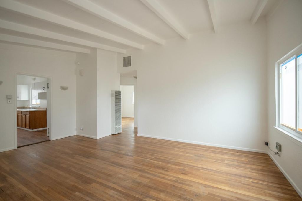 Image 20 of property listing at 2108 E Sussex Way, Fresno, CA 93726