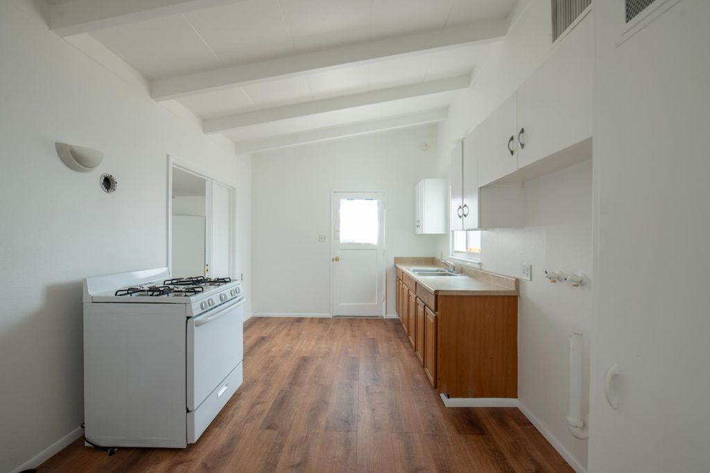 Image 8 of property listing at 2108 E Sussex Way, Fresno, CA 93726