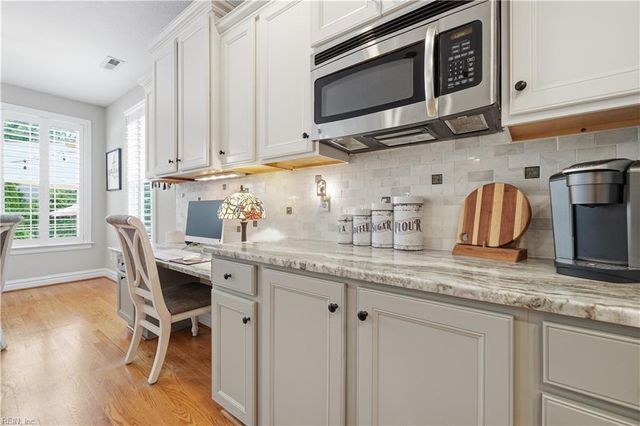 2621 Bombay LNDG, Virginia Beach, VA 23456