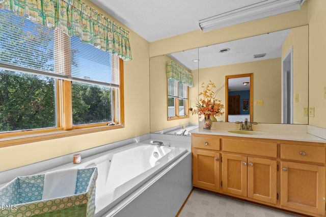 68 Kings Court, Henderson, NC 27537