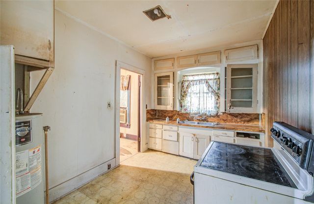 1003 Prairie Street, Columbus, TX 78934