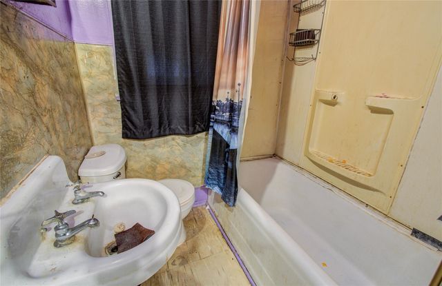 1003 Prairie Street, Columbus, TX 78934