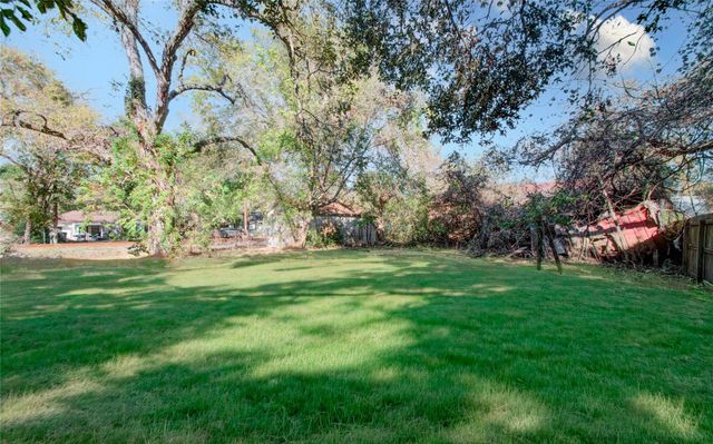 1003 Prairie Street, Columbus, TX 78934