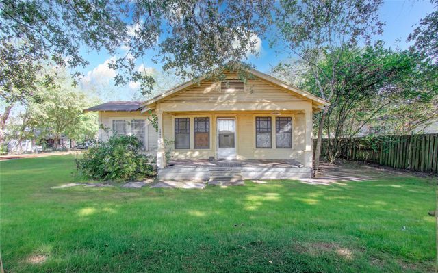 1003 Prairie Street, Columbus, TX 78934