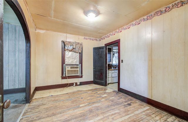 1003 Prairie Street, Columbus, TX 78934