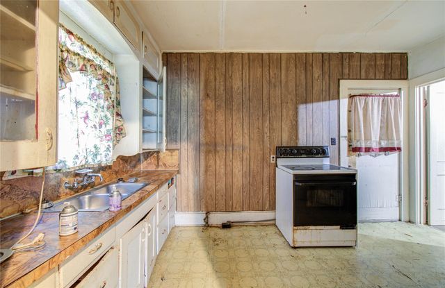 1003 Prairie Street, Columbus, TX 78934