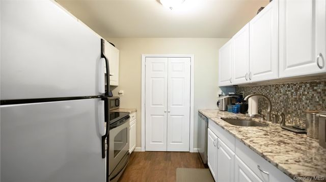 81 Richmond Boulevard 1B, Ronkonkoma, NY 11779