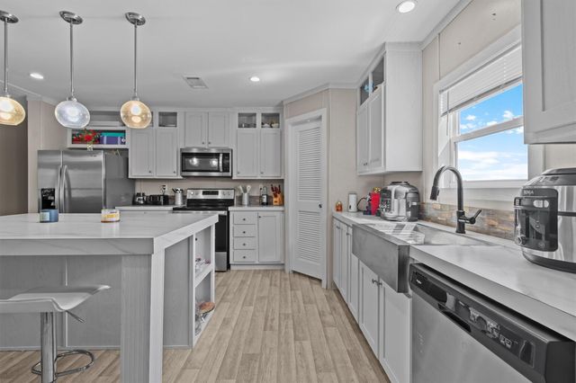 480 Grandpa RD, Lockhart, TX 78644