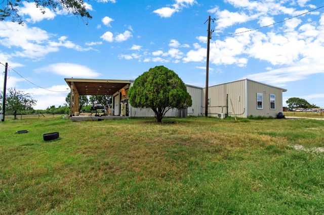480 Grandpa RD, Lockhart, TX 78644