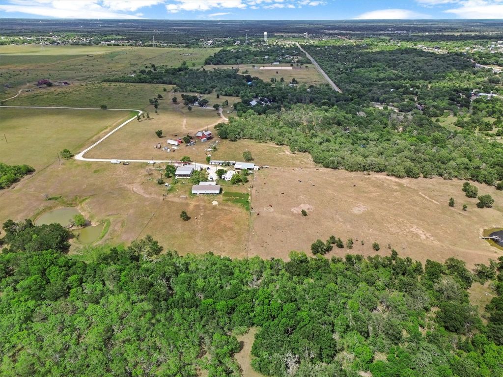 480 Grandpa RD, Lockhart, TX 78644