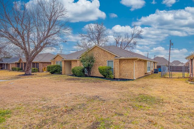 2201 Rockbluff Drive, Rowlett, TX 75088