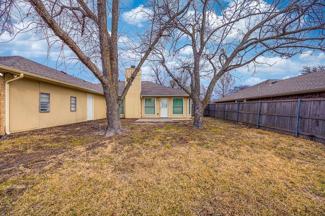 2201 Rockbluff Drive, Rowlett, TX 75088