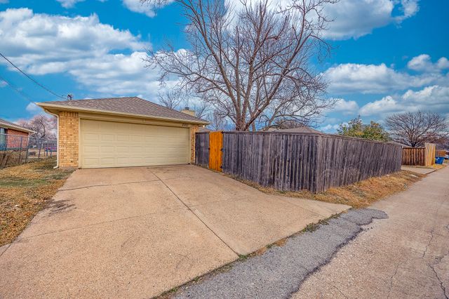 2201 Rockbluff Drive, Rowlett, TX 75088