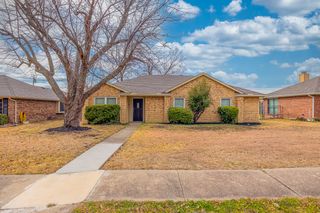 2201 Rockbluff Drive, Rowlett, TX 75088