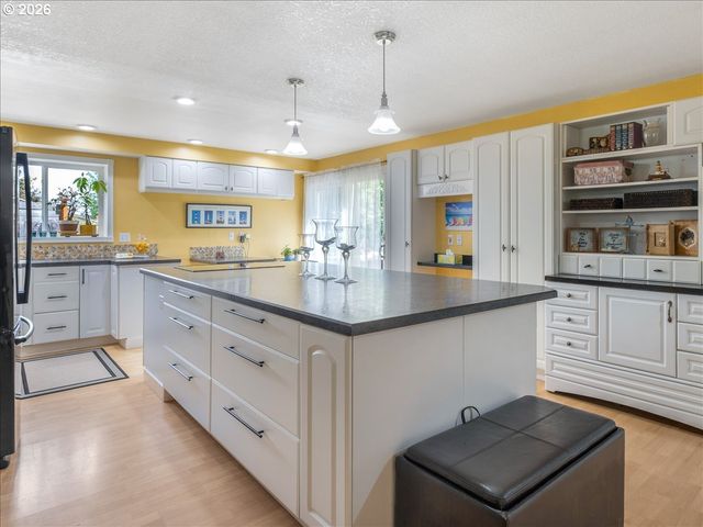 21194 Sw PAMELA Ct, Beaverton, OR 97003
