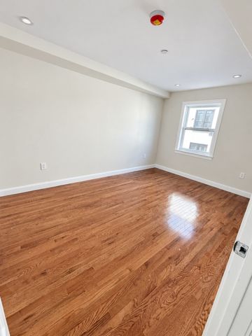 926 Broadway 8, Chelsea, MA 02150