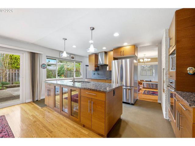 3435 Se RAYMOND St, Portland, OR 97202