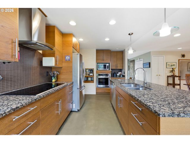 3435 Se RAYMOND St, Portland, OR 97202