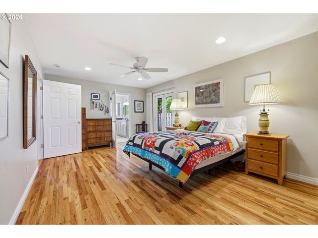 3435 Se RAYMOND St, Portland, OR 97202