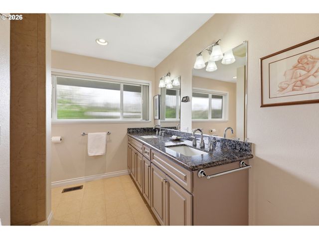 3435 Se RAYMOND St, Portland, OR 97202