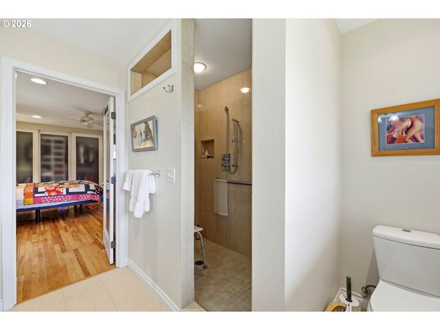 3435 Se RAYMOND St, Portland, OR 97202