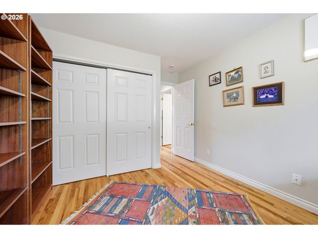 3435 Se RAYMOND St, Portland, OR 97202