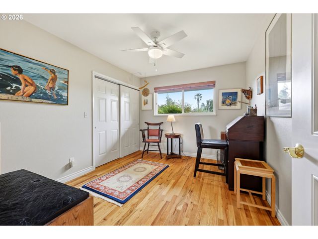 3435 Se RAYMOND St, Portland, OR 97202