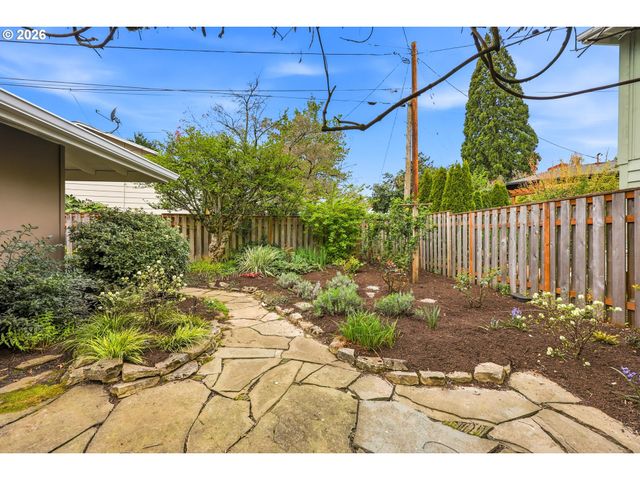 3435 Se RAYMOND St, Portland, OR 97202