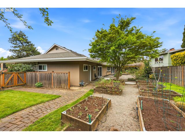 3435 Se RAYMOND St, Portland, OR 97202