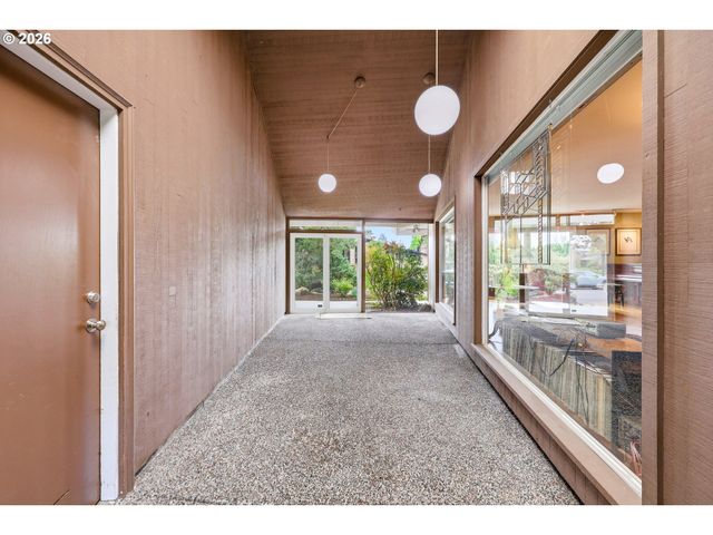 3435 Se RAYMOND St, Portland, OR 97202