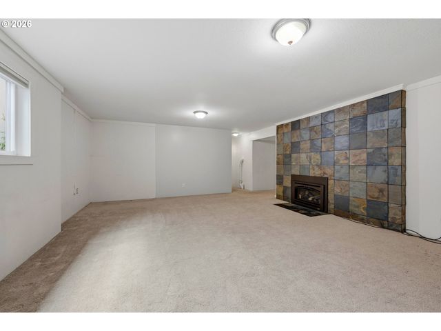 3435 Se RAYMOND St, Portland, OR 97202