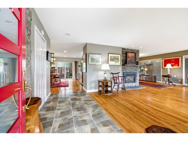 3435 Se RAYMOND St, Portland, OR 97202