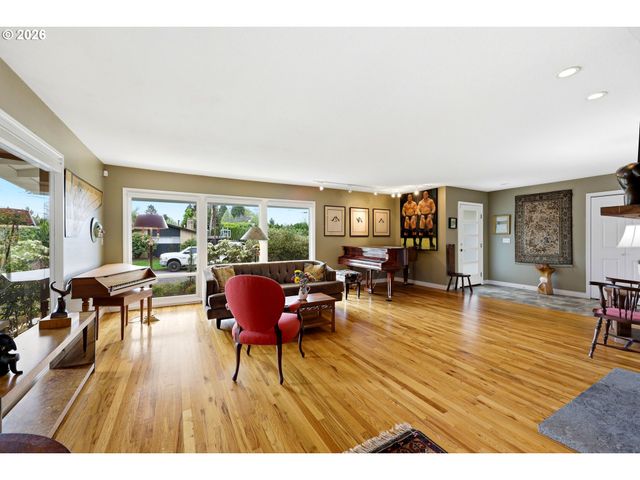 3435 Se RAYMOND St, Portland, OR 97202