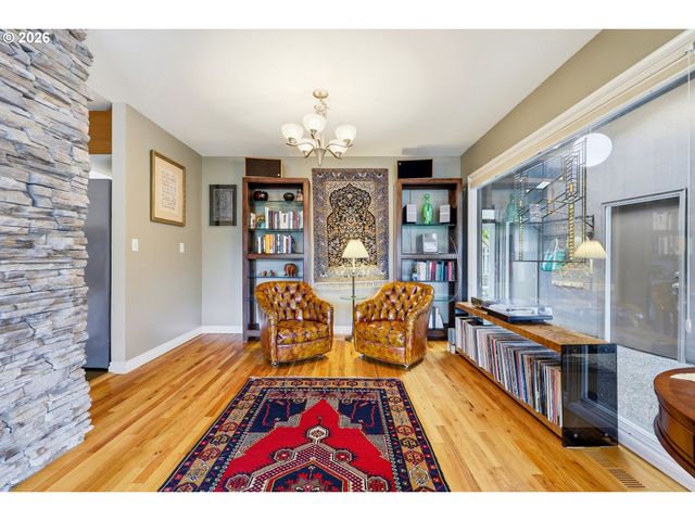 3435 Se RAYMOND St, Portland, OR 97202