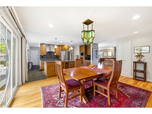 3435 Se RAYMOND St, Portland, OR 97202