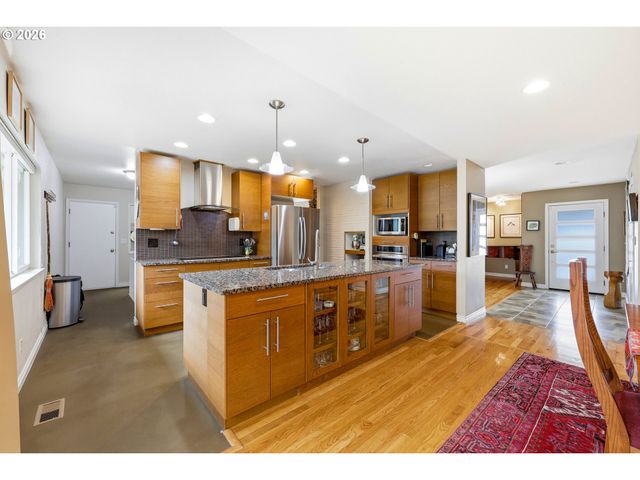 3435 Se RAYMOND St, Portland, OR 97202