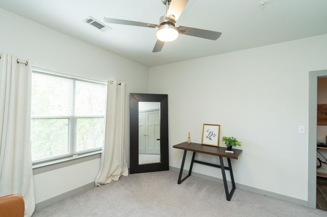 782 Riverfront Pkwy Apt 301, Chattanooga, TN 37402