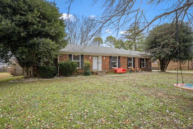 1265 Woodvale Dr, Gallatin, TN 37066