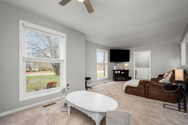 1265 Woodvale Dr, Gallatin, TN 37066